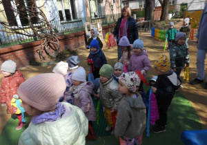 Powitanie przez dzieci pierwszego Dnia Wiosny.