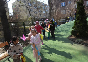 Powitanie przez dzieci pierwszego Dnia Wiosny.