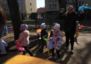 Powitanie przez dzieci pierwszego Dnia Wiosny.
