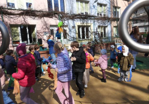 Powitanie przez dzieci pierwszego Dnia Wiosny.