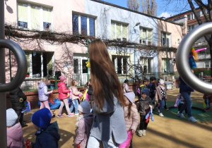 Powitanie przez dzieci pierwszego Dnia Wiosny.