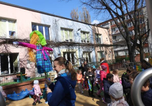 Powitanie przez dzieci pierwszego Dnia Wiosny.