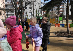 Powitanie przez dzieci pierwszego Dnia Wiosny.