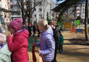 Powitanie przez dzieci pierwszego Dnia Wiosny.