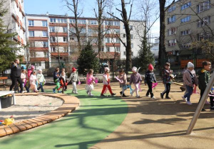 Powitanie przez dzieci pierwszego Dnia Wiosny.