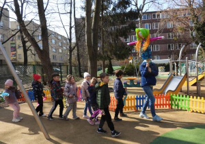 Powitanie przez dzieci pierwszego Dnia Wiosny.