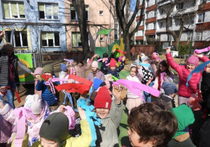 Powitanie przez dzieci pierwszego Dnia Wiosny.