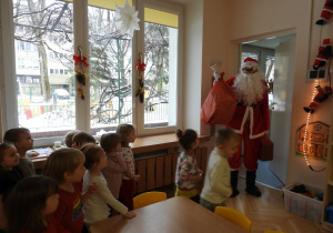 Spotkanie dzieci z Mikołajem.